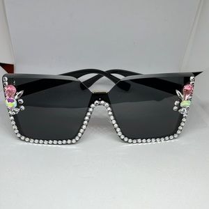 Square sunglasses for women in black and bling bling